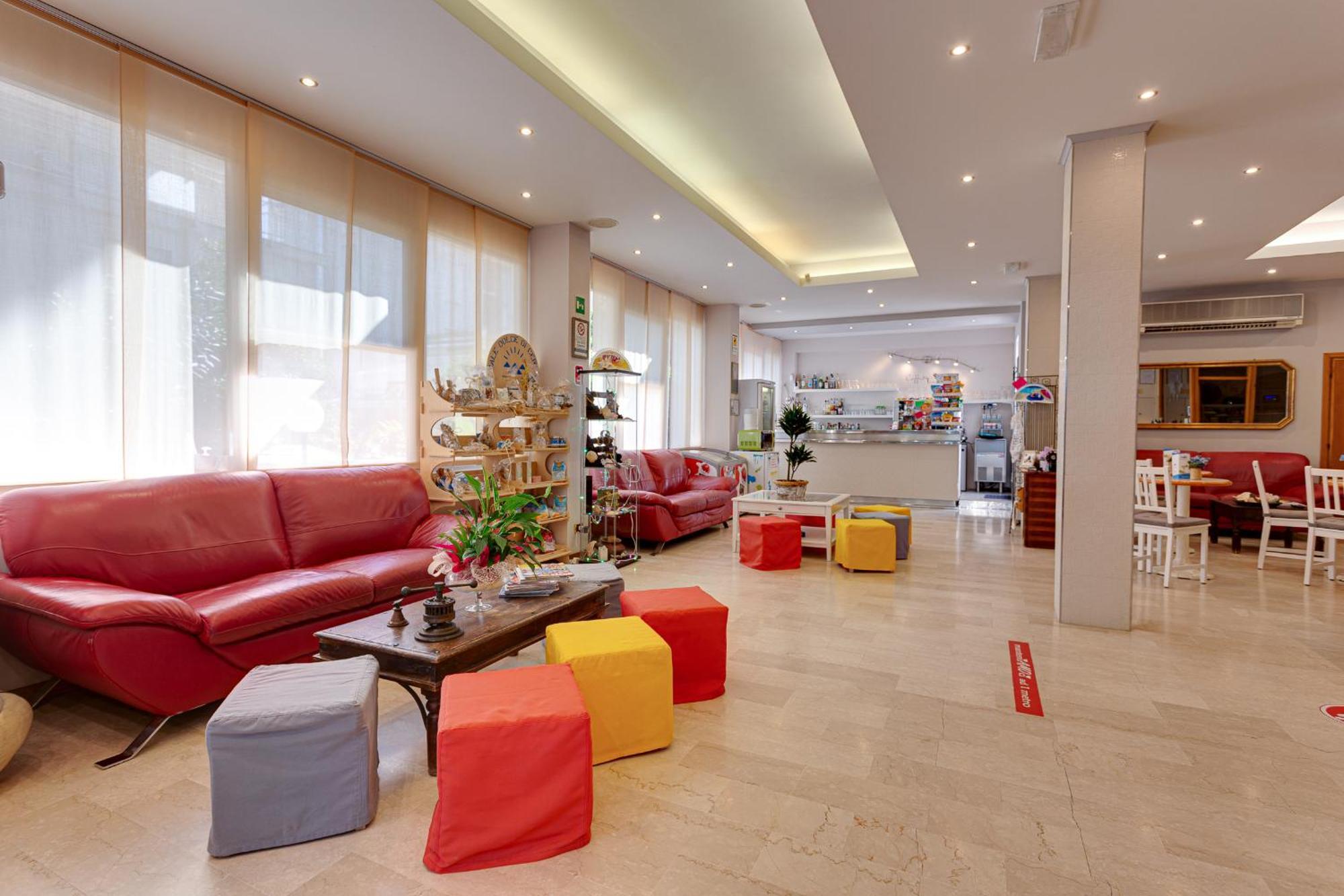 Hotel Kiss Чезенатико Екстериор снимка